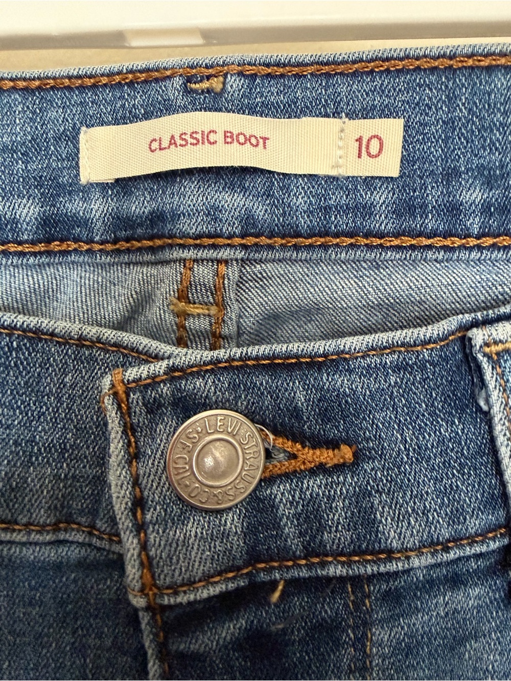 Levi’s Classic Boot Jeans Women’s Size 10 Short W30 L30 Medium Wash Denim - Picture 2 of 12